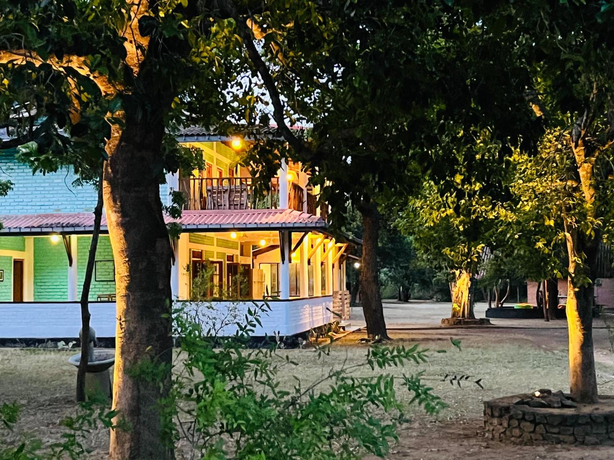 Funky Leopard Safari Lodge Bordering Yala National Park Kataragama Bagian luar foto
