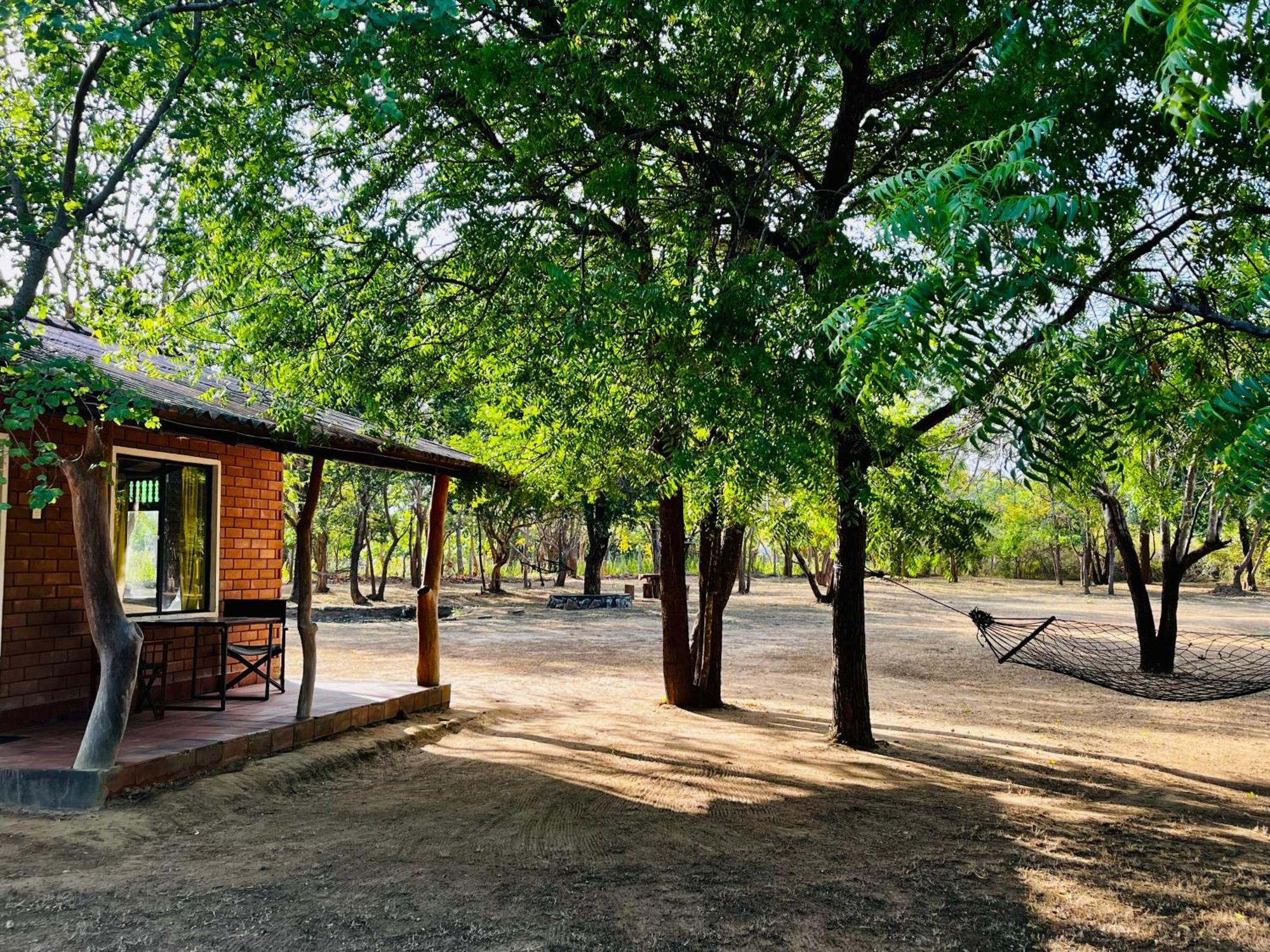 Funky Leopard Safari Lodge Bordering Yala National Park Kataragama Bagian luar foto